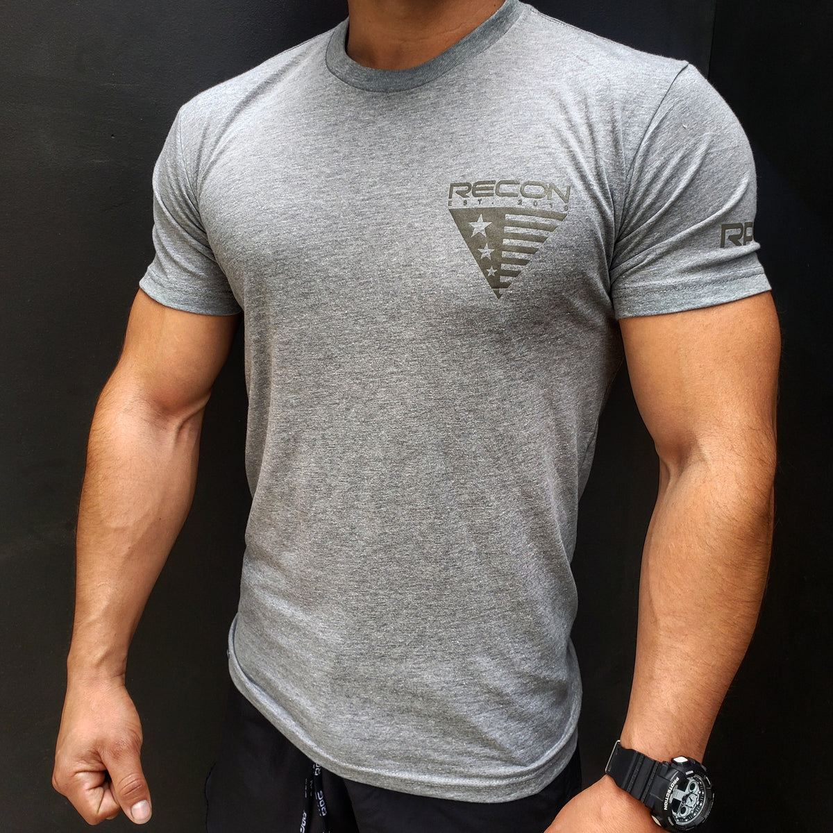 RECON PERFORMANCE GEAR MEN&#39;S &quot;FREEDOM&quot; GRAPHIC TEE