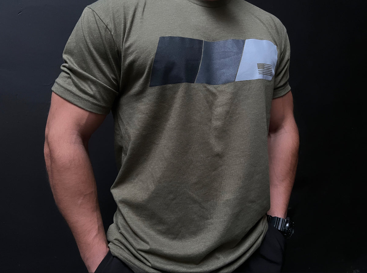 MEN&#39;S RPG &quot;DEFIANT&quot; GRAPHIC TEE- MILITARY GREEN