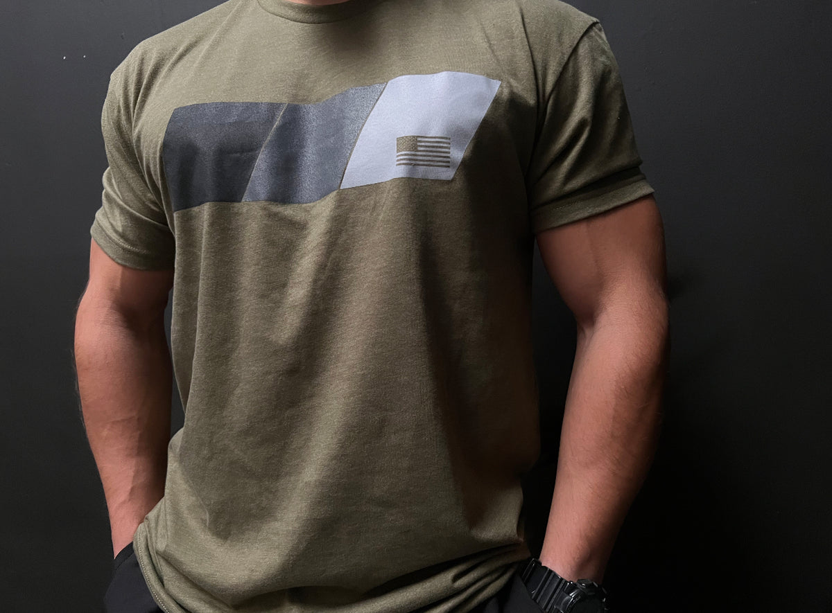 MEN&#39;S RPG &quot;DEFIANT&quot; GRAPHIC TEE- MILITARY GREEN