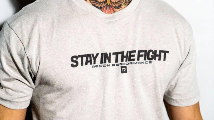 RECON PERFORMANCE &quot;STAY IN THE FIGHT&quot; MEN&#39;S TEE