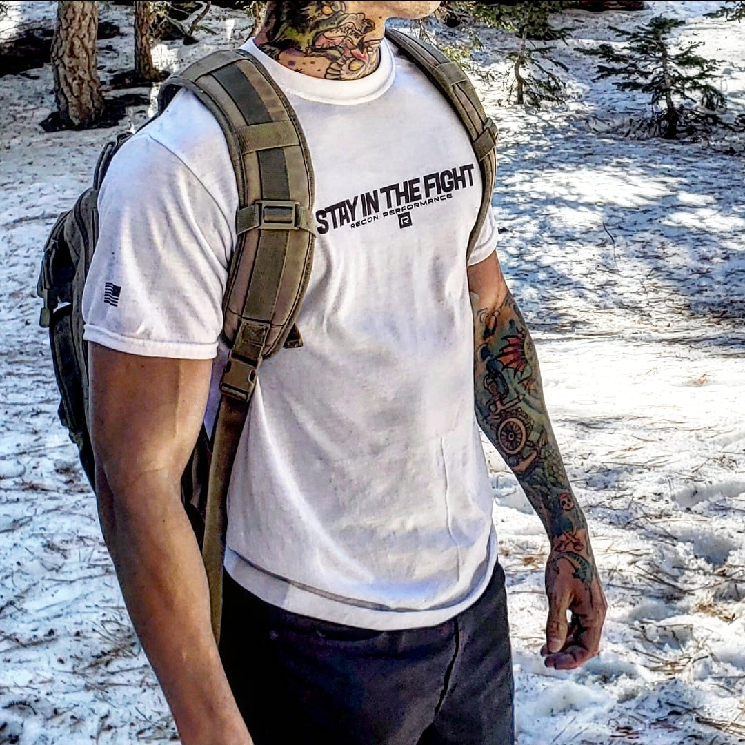 RECON PERFORMANCE &quot;STAY IN THE FIGHT&quot; MEN&#39;S TEE